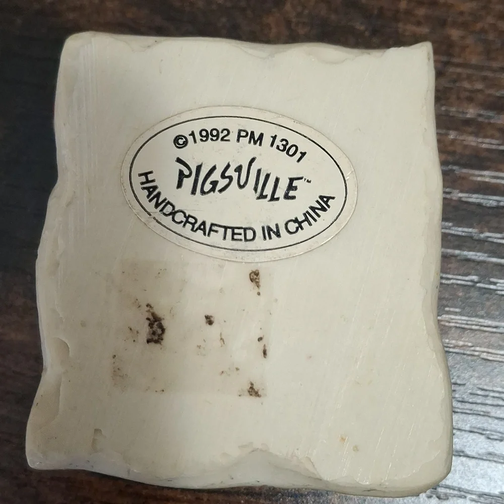 🐖Vintage Ganz 1992 Pigsville Small Figurine ‘Sun Tanning Piglet’ - PM 1301
